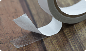 糊残りしない両面テープを使用